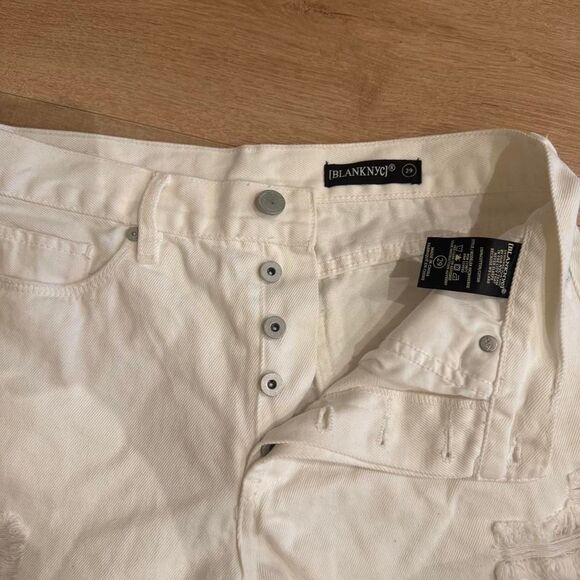 Blank NYC White Denim Shorts Distressed Frayed Hem Button Fly Size 29 - Picture 4 of 6